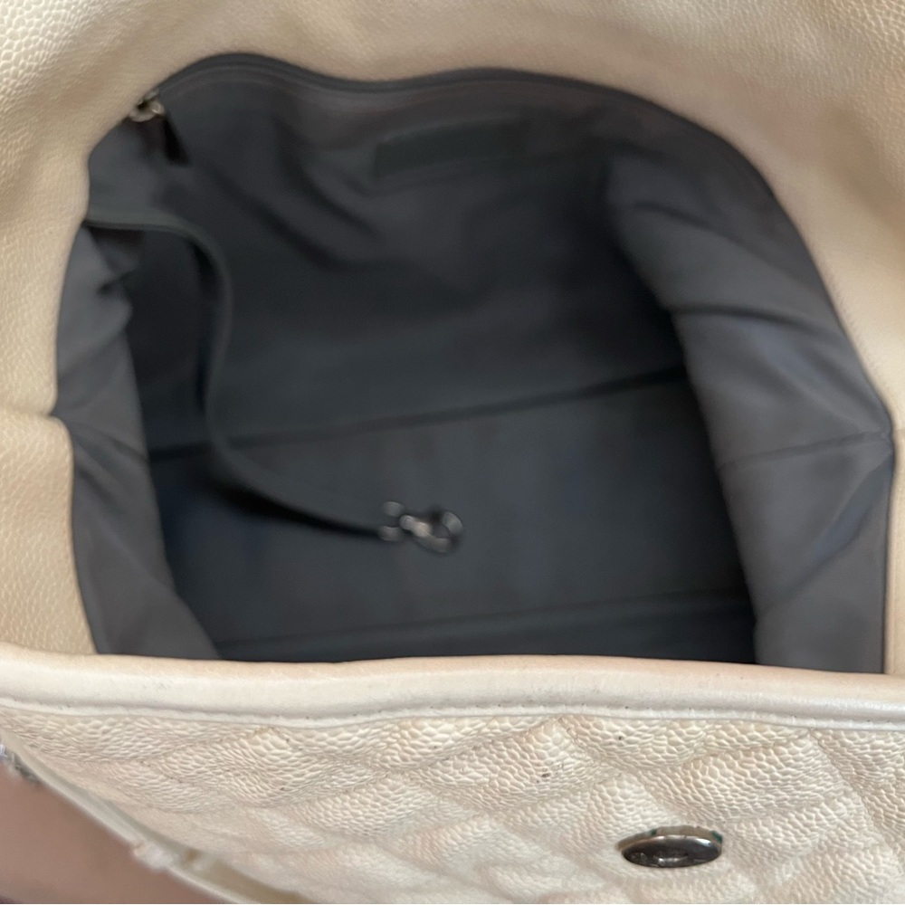 Chanel off-white French Riviera Hobo. Caviar leather. - Picture 6 of 13